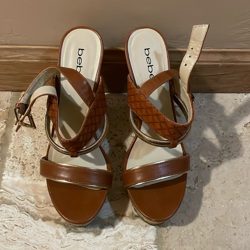 Bebe summer wedges tan and gold size 8